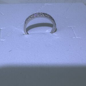 Anello in argento con tre file di strass